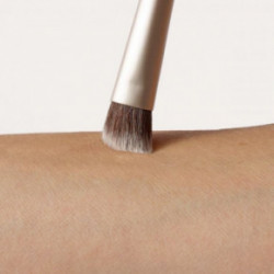 Jane Iredale Fluffy Eye Brush Sausu un krēmveida produktu otas 1gab.