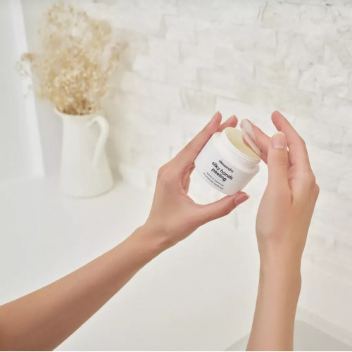 Alessandro Silky Hands Peeling Roku skrubis ar jūras sāli un dabīgām eļļām 50ml