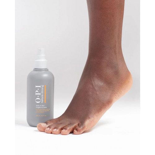 OPI Nature Strong Soft & Gone Callus Softener Izsmidzināms pēdu mīkstinātājs 250ml