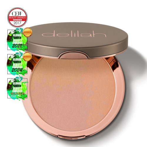 Delilah Pure Light Illuminating Powder Mirdzumu piešķirošs presētais pūderis 9.9g