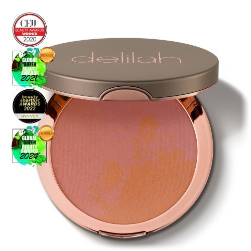Delilah Pure Light Illuminating Powder Mirdzumu piešķirošs presētais pūderis 9.9g