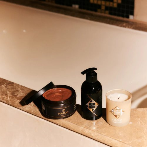 Hadat Cosmetics Hydro Liquid Silk Treatment Atjaunojoša matu maska sausiem un īpaši bojātiem matiem 300ml