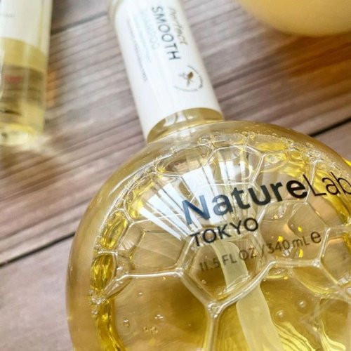 NatureLab Tokyo Perfect Smooth Shampoo Izlīdzinošs šampūns 340ml