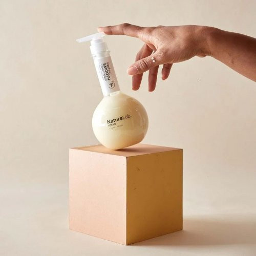 NatureLab Tokyo Perfect Smooth Conditioner Izlīdzinošs kondicionieris 340ml