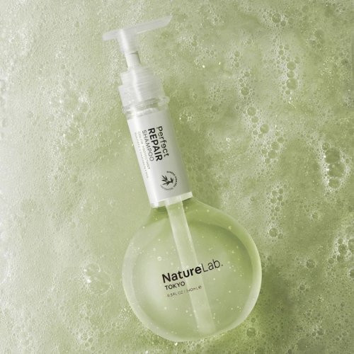 NatureLab Tokyo Perfect Repair Shampoo Atjaunojošais šampūns 340ml